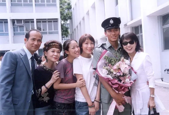 [2005][香港]《学警雄心》[吴卓羲 / 陈键锋][国粤中字][32集][26.62GB][百度网盘]插图1