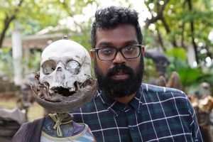 《霉运之旅 The Misadventures of Romesh Ranganathan》[1080P/MKV][第1季全3集 英语中英双字][7.71G][百度网盘]