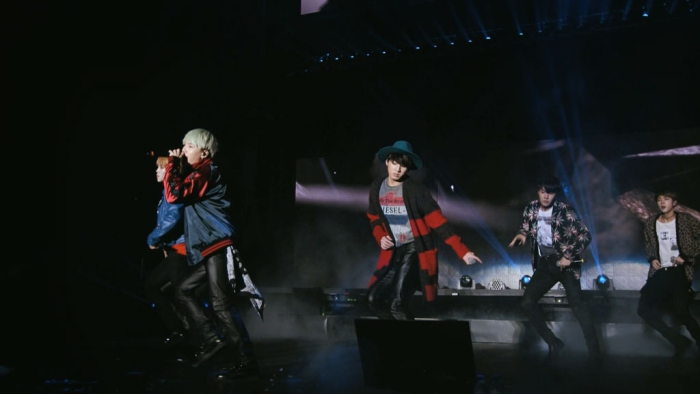 [BD日本演唱会][防弾少年团 방탄소년단 – 2015 BTS LIVE 花様年华 on stage ~Japan Edition~ at YOKOHAMA ARENA 2016][BDMV][43.7GB][百度云]插图1